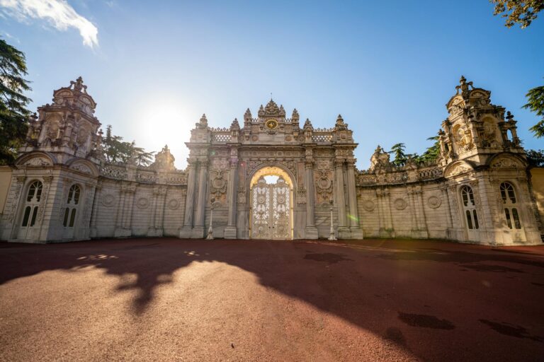 Ornate Dolmabahçe Palace gate with sunlight in Istanbul – Conmigo Travel Agency