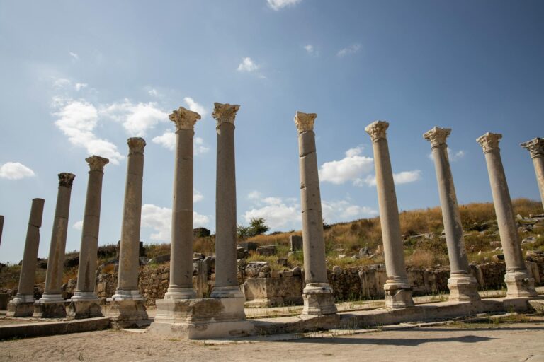 Ancient columns of Pergamon ruins in Turkey | Conmigo Travel Agency