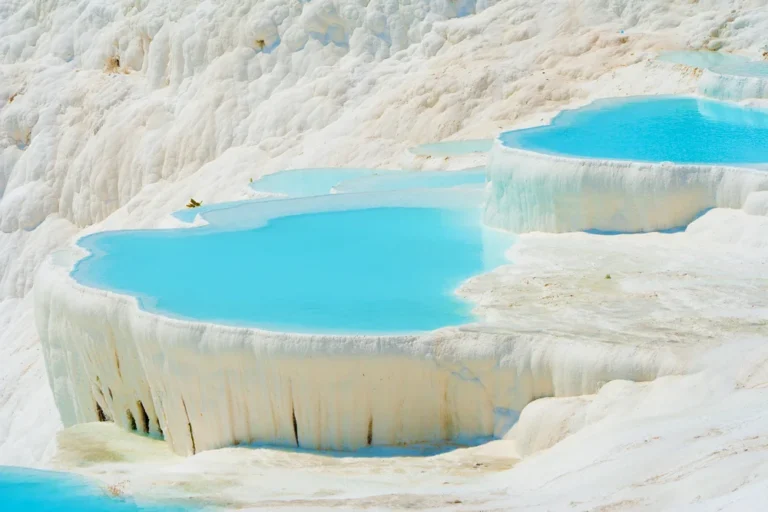 Turquoise mineral pools close-up at Pamukkale